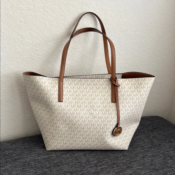 Michael Kors | Bags | Michael Kors White And Tan Logo Tote  display picture 2